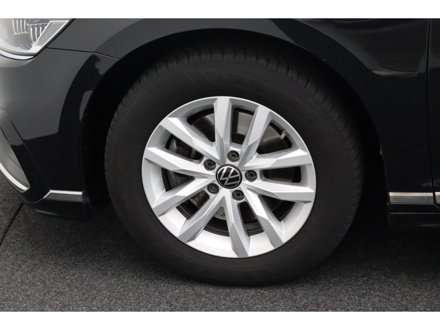 Fahrzeugabbildung Volkswagen Passat Variant 2.0 TDI DSG elegance R-LINE AHK