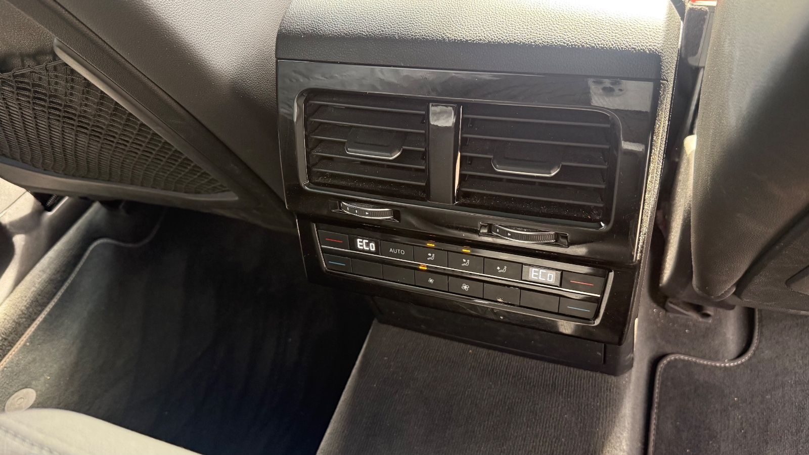 Fahrzeugabbildung Volkswagen Touareg R-Line 4Motion