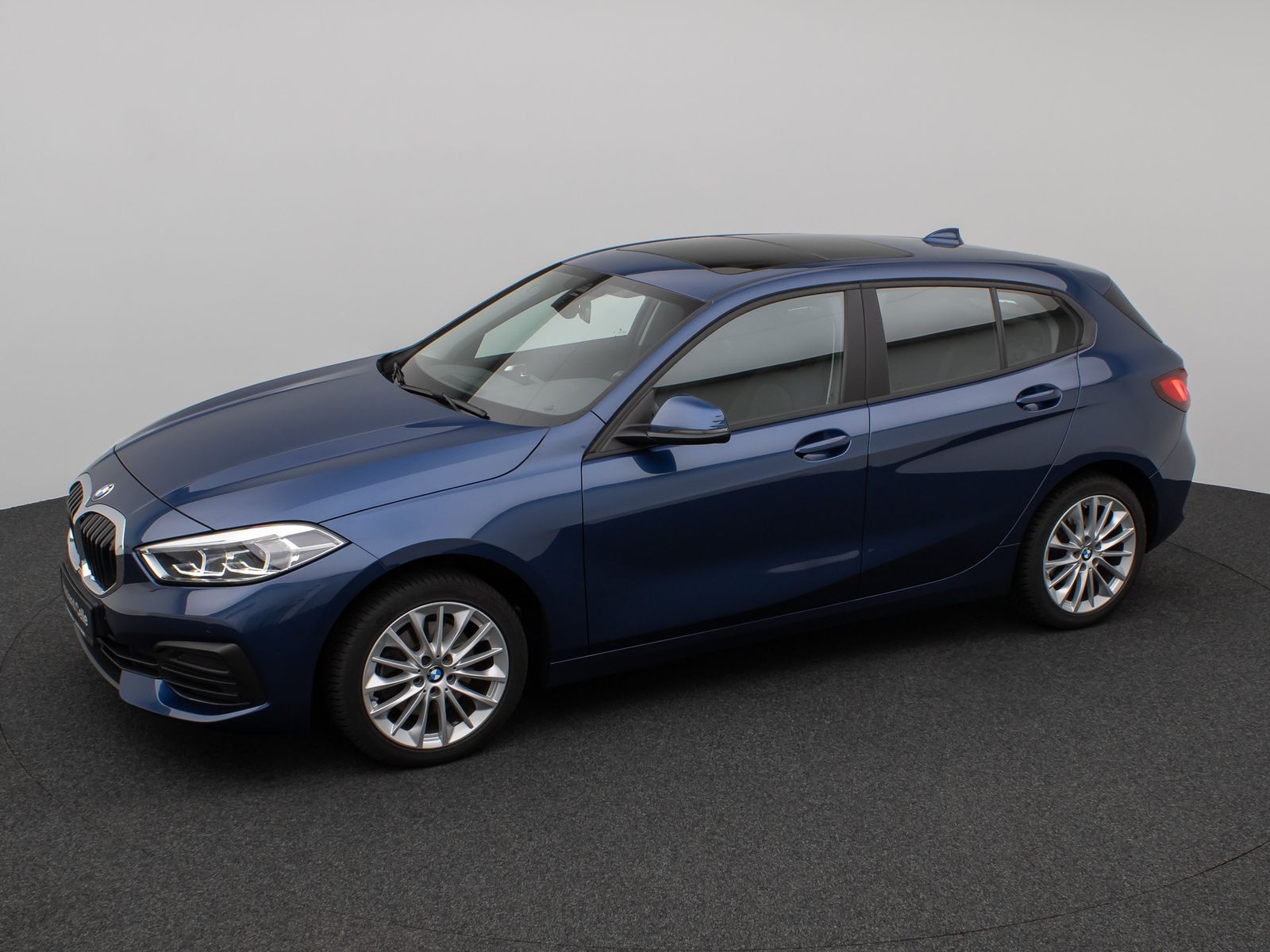 Fahrzeugabbildung BMW 118i Panorama DAB CockPitPro Lenkrhzg PDC LED