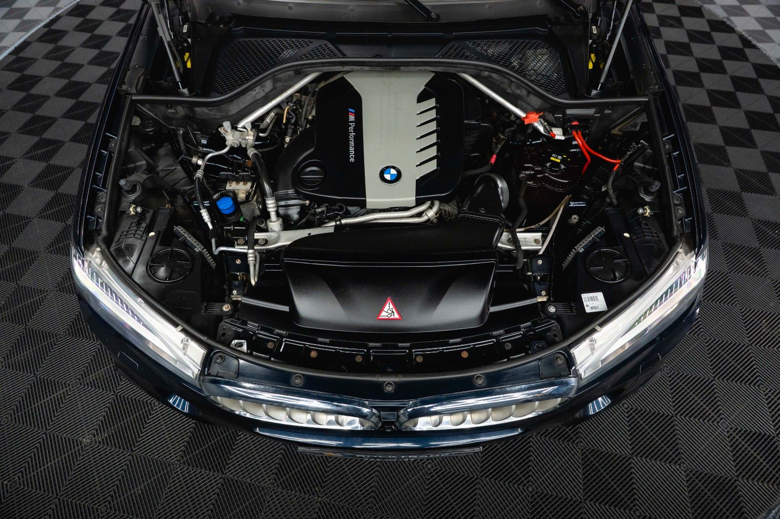 Fahrzeugabbildung BMW X5 M50d Performance *Pano*CarPlay*DAB*360°*  19%