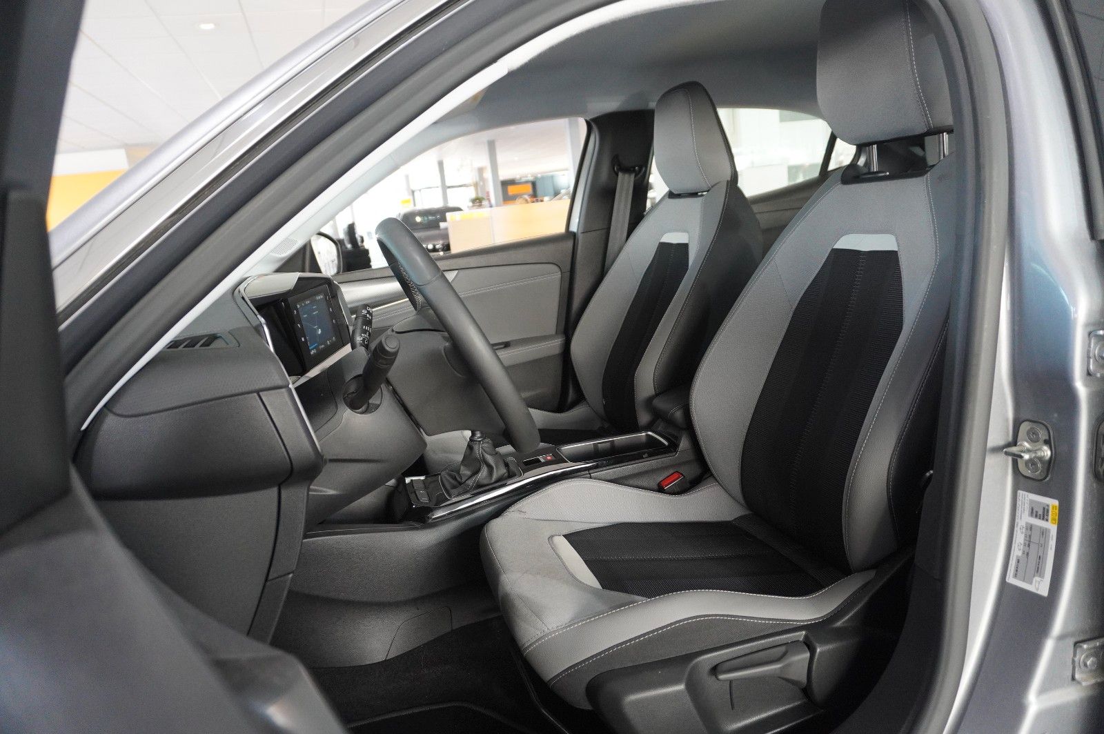 Fahrzeugabbildung Opel Mokka ELEGANCE 1.2T NAVI/LED/KAMERA/SPORT/SH/DAB