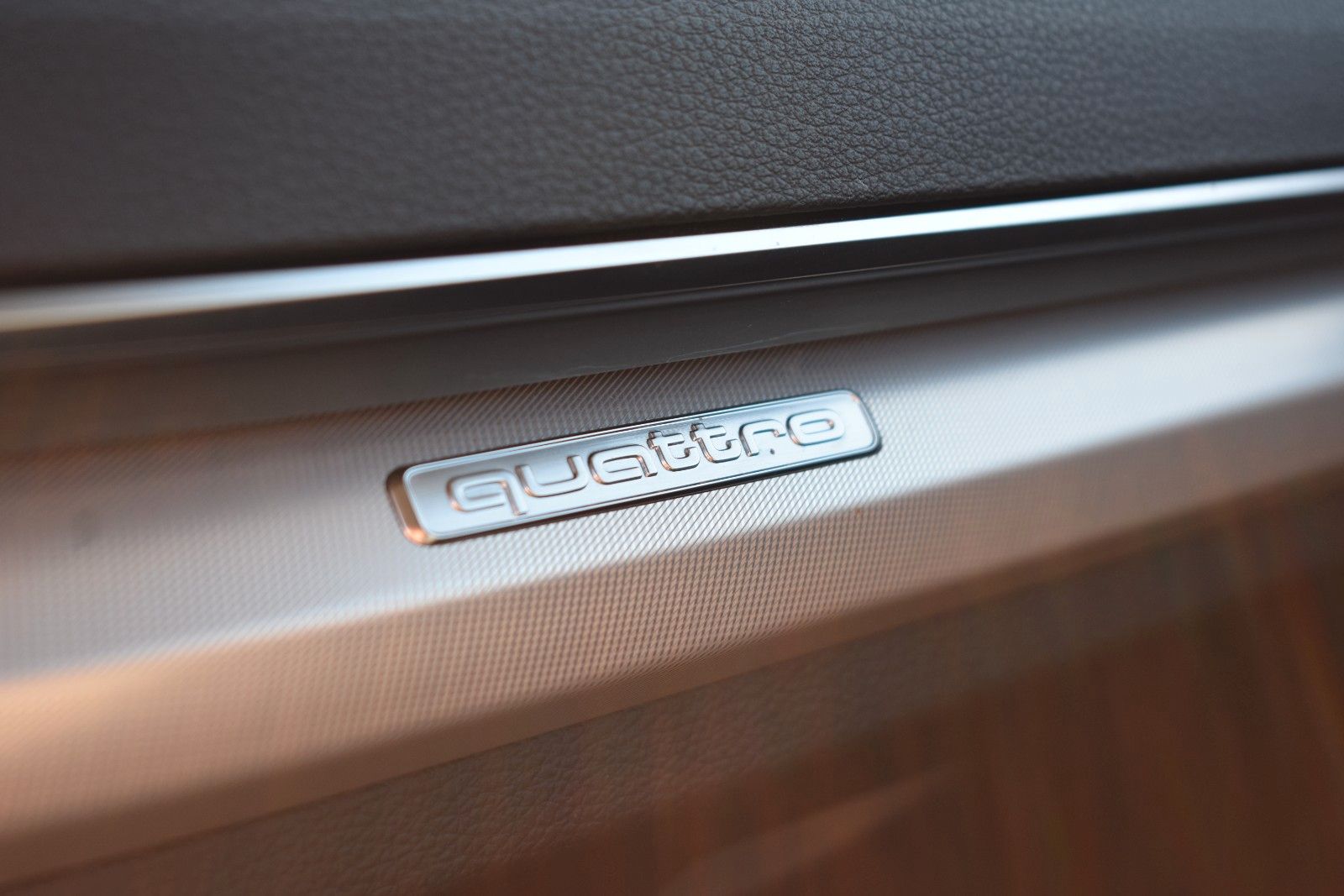 Fahrzeugabbildung Audi Q5 40 TDI quattro sport/Anhänger/LED/Tempomat