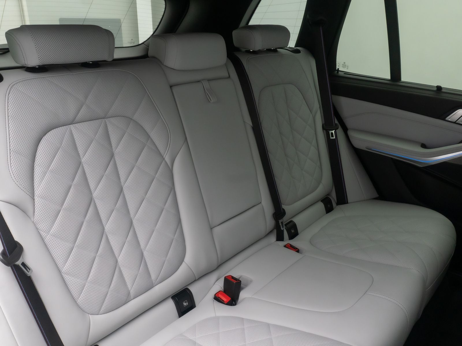 Fahrzeugabbildung BMW X5 xD45e M Sport Laser DAB HUD Komfort 21Zoll