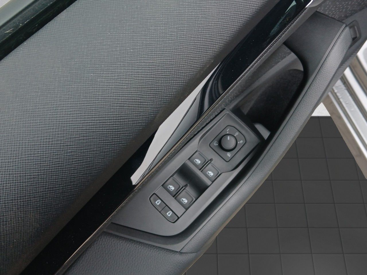 SKODA Octavia Combi 2.0 TDI 110 kW Selection Navi AHK - Bild 13