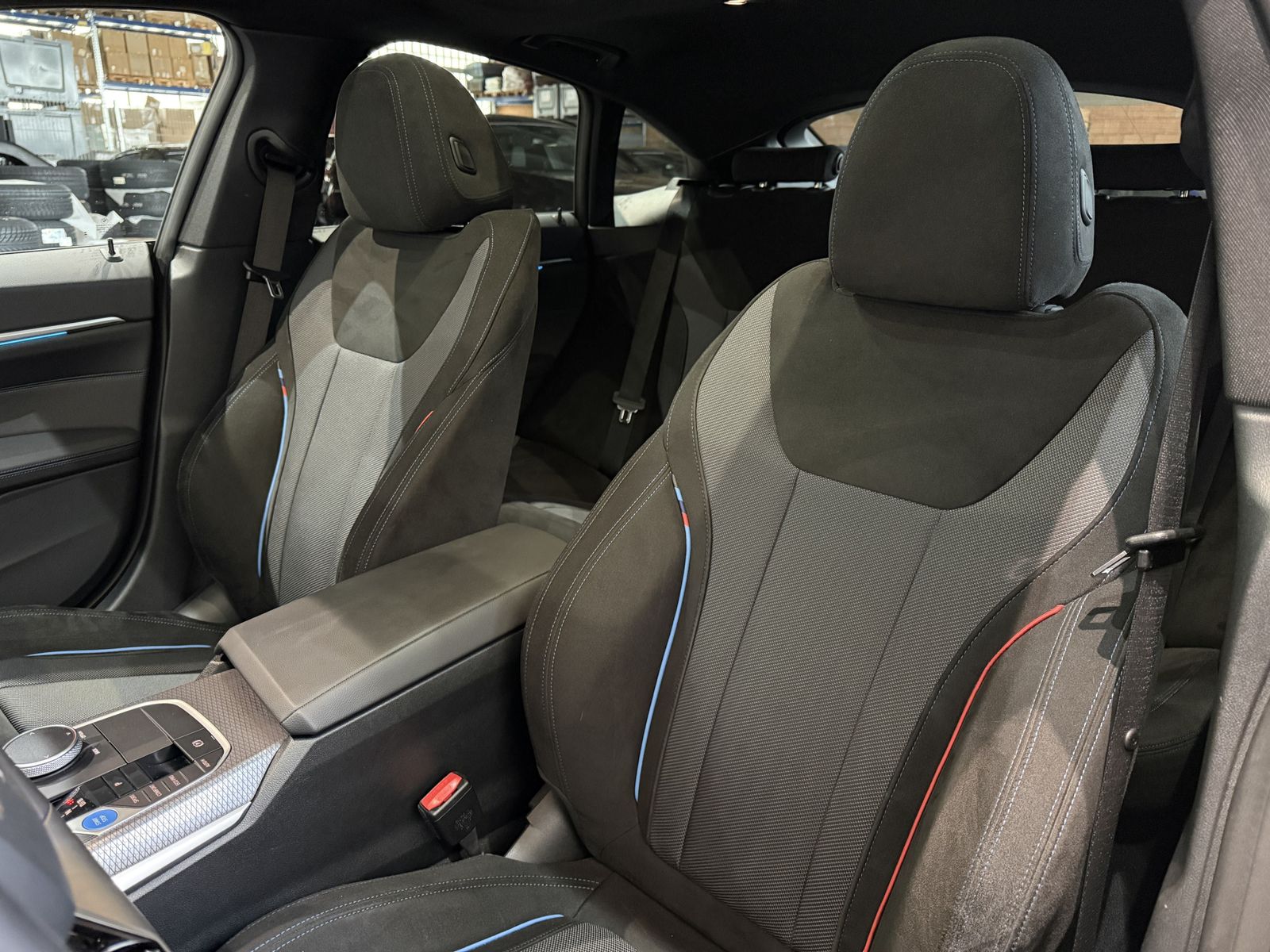 Fahrzeugabbildung BMW i4 eDrive40 M Sportpaket Driving Assistant Profe