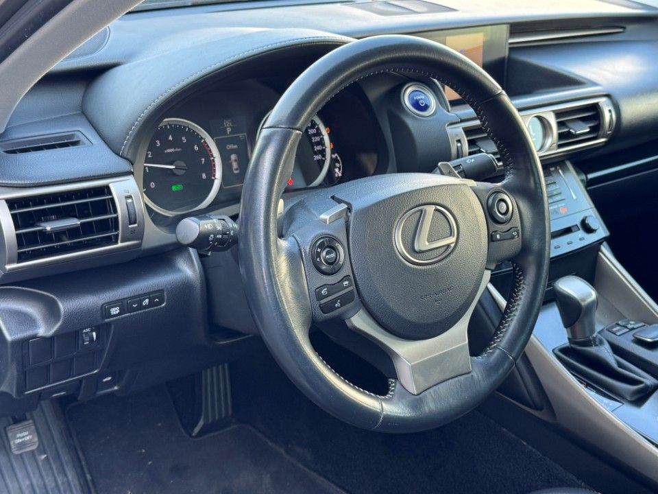 Fahrzeugabbildung Lexus IS 300h Vollhybrid Leder Kamera Winterreifen