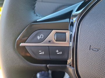 Peugeot 208 Allure 1.2 PureTech 100 LED+SHZ.+PDC