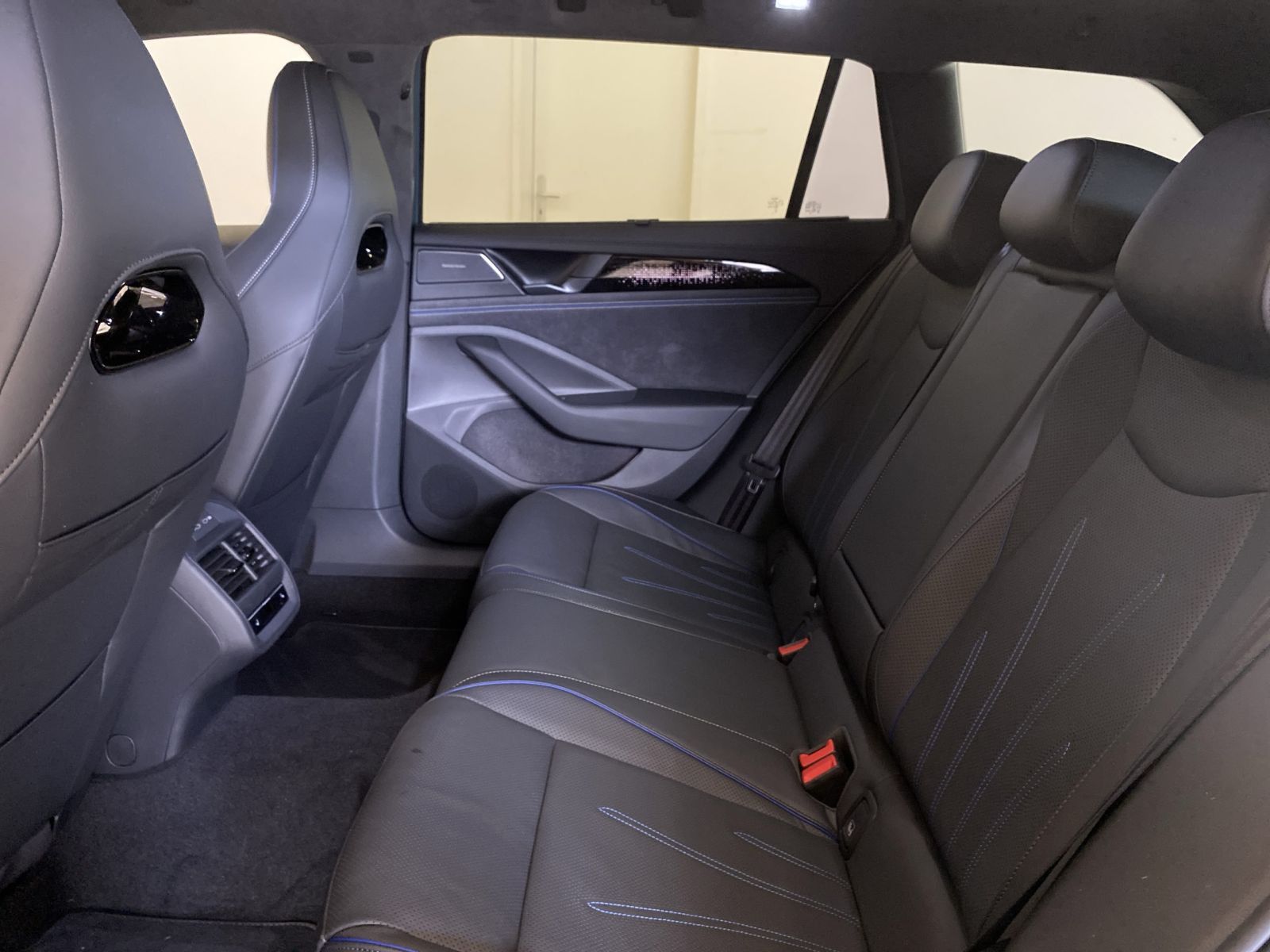 Volkswagen Passat Variant - Bild 8