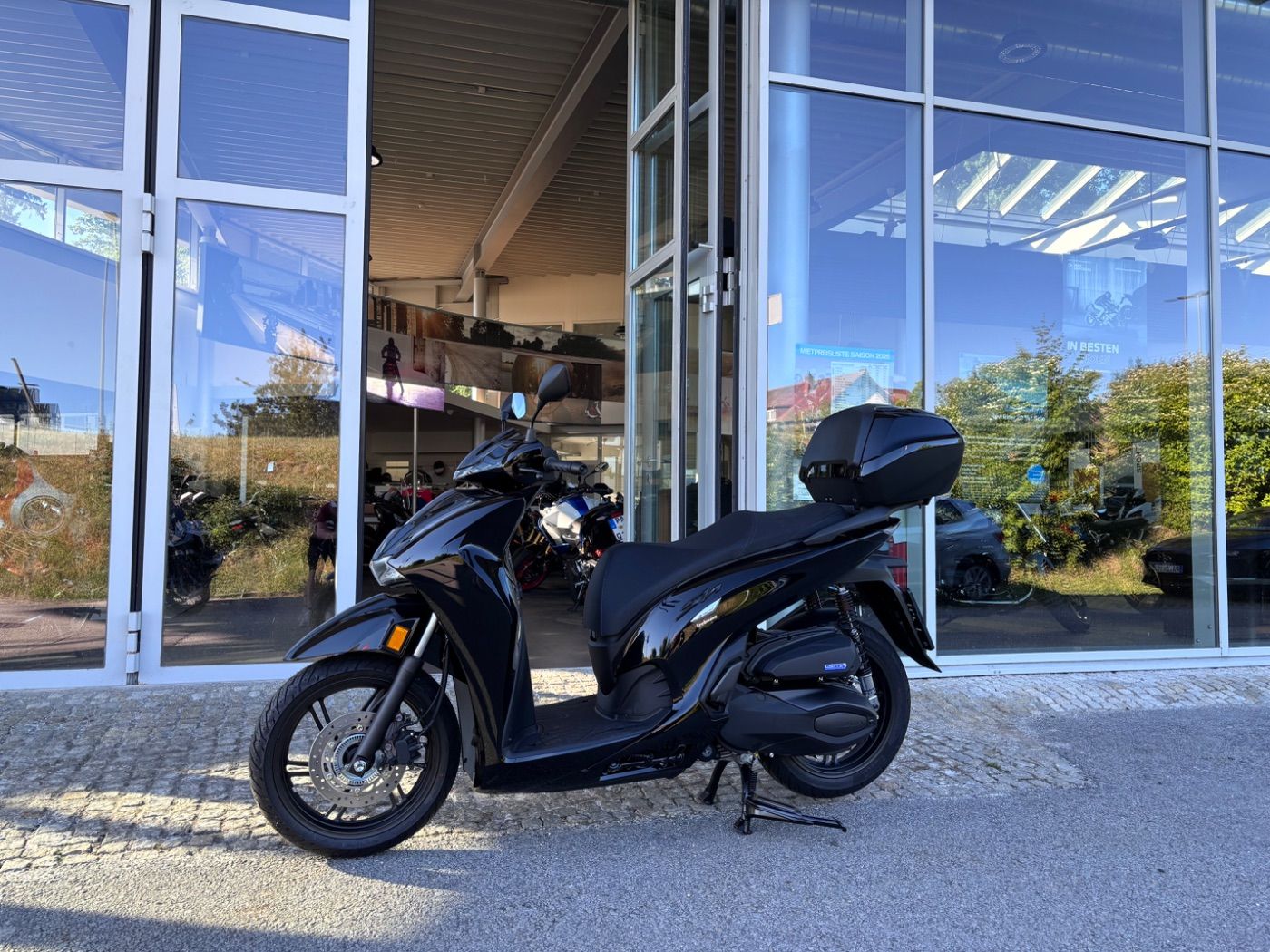 Fahrzeugabbildung Honda SH 350i inklusive Smart-Topcase