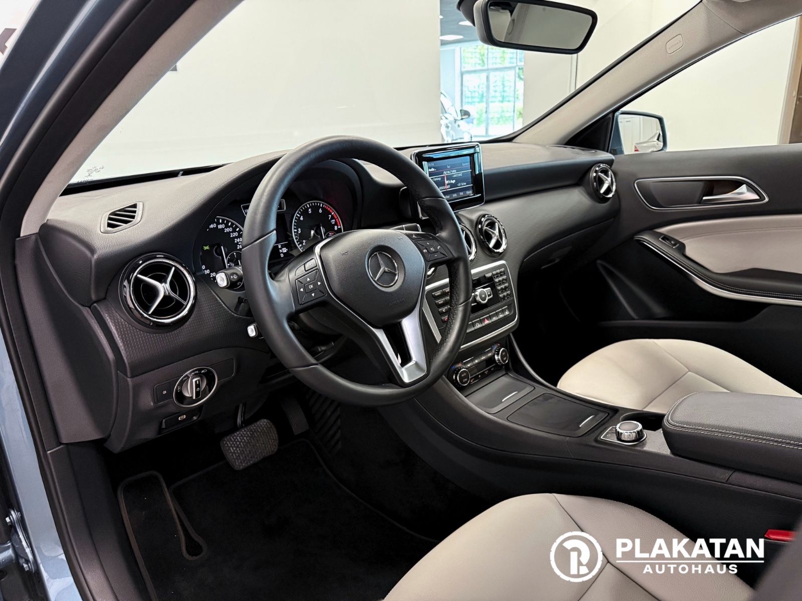 Fahrzeugabbildung Mercedes-Benz A 180 Style Bi-Xenon 1Hand MB-Service