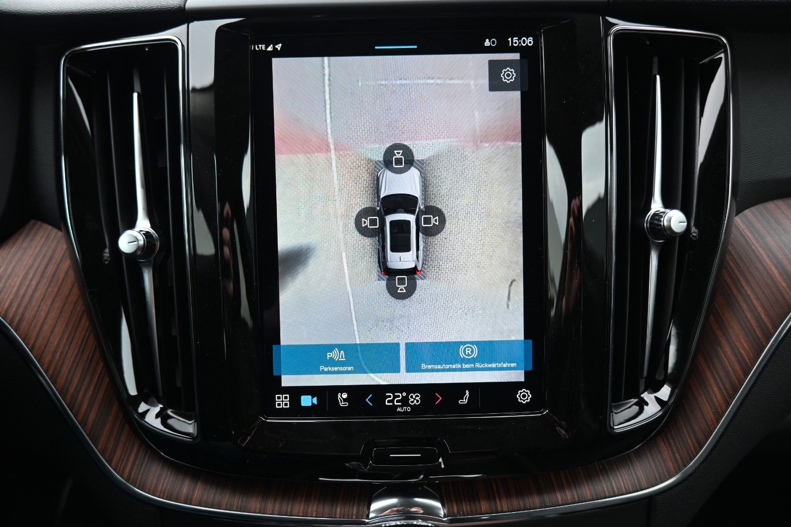 Fahrzeugabbildung Volvo XC60 B4 D Autom. Plus Dark*STDHZG*360°*H&K*ACC