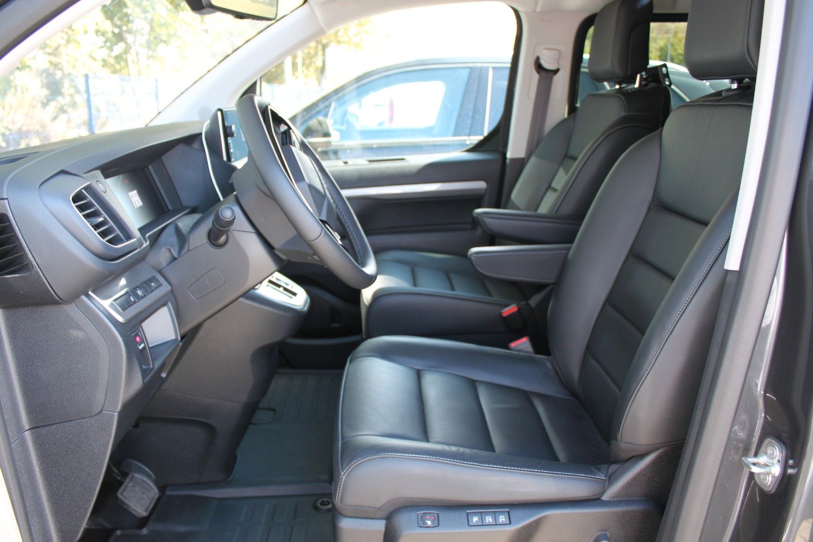 Fahrzeugabbildung Fiat Scudo L3 Multicab 180 PS Automatik