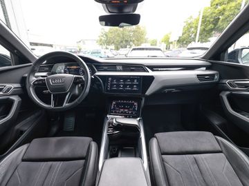 Audi Q8 e-tron - 8