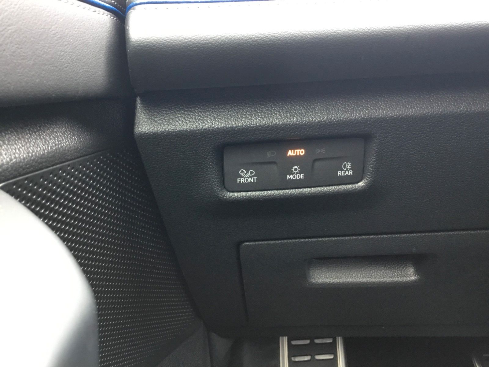 Fahrzeugabbildung Volkswagen Tiguan 2.0 TDI DSG 4M R-Line+AHK+20"+Matrix+Pano
