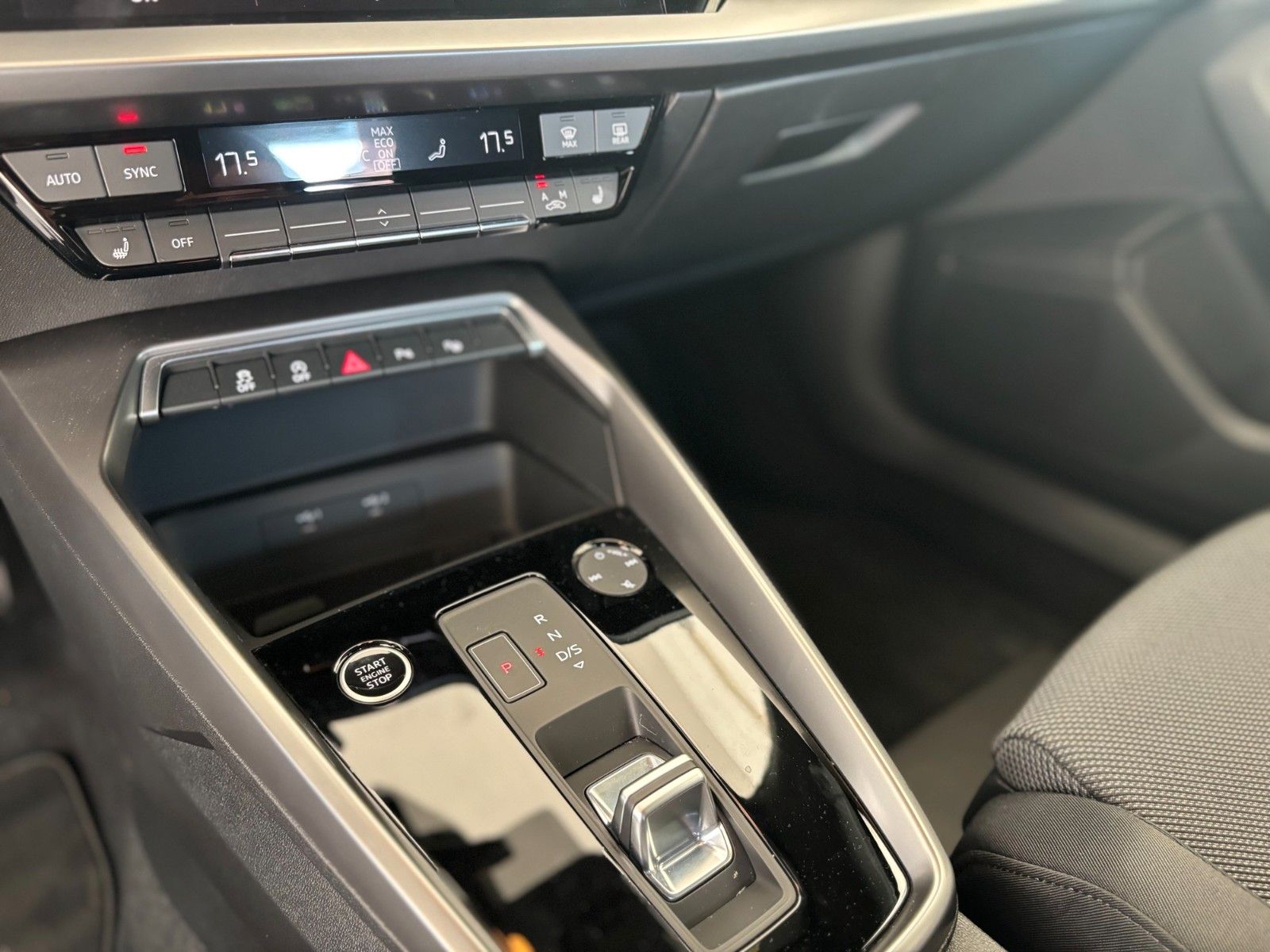 Fahrzeugabbildung Audi A3 Sportback 30 TFSI basis