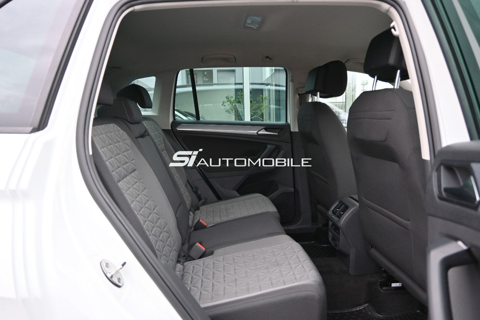 Fahrzeugabbildung Volkswagen Tiguan 2.0 TDI DSG 4MOT Life °ACC°AHK°HUD°STHZ°