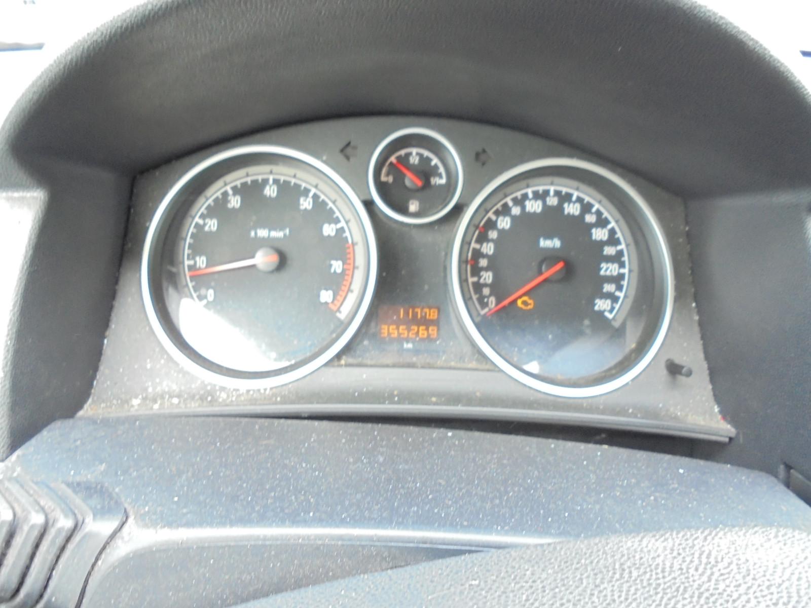 Opel Astra 2005 — photo 19