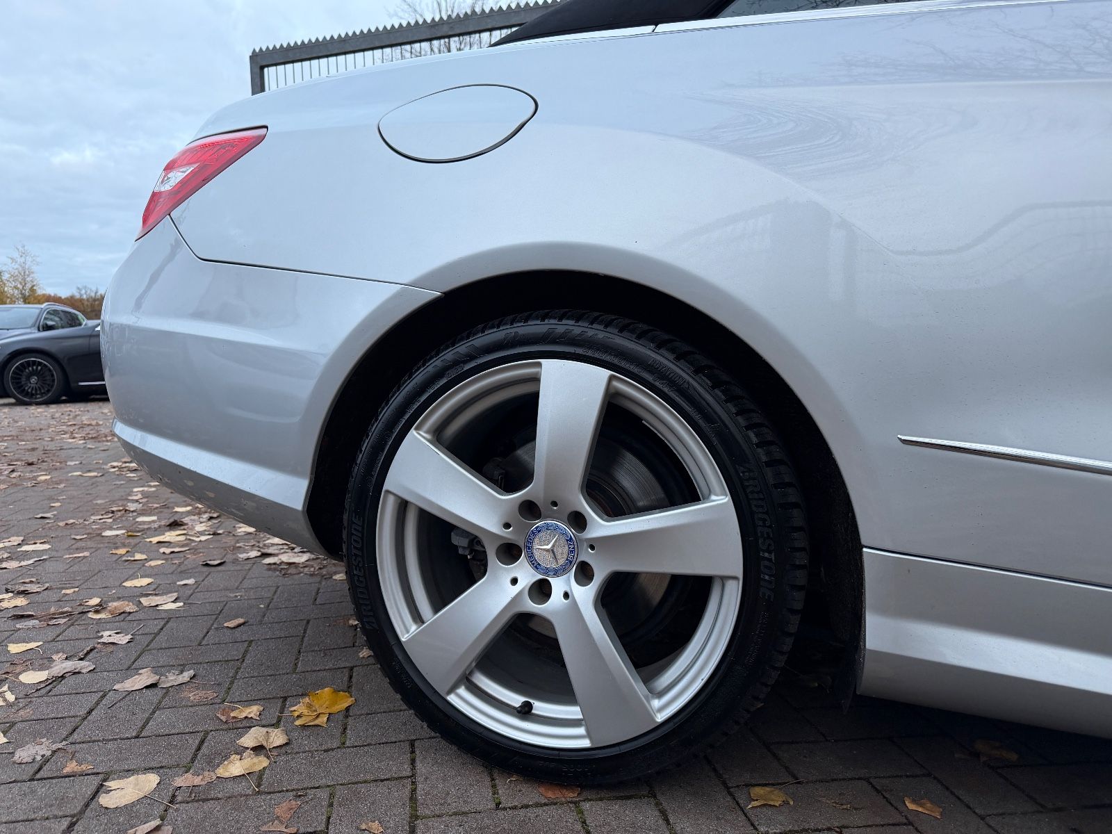 Fahrzeugabbildung Mercedes-Benz E 220 CDI Cabrio AIRSCARF*BIXENON*HARMANKARDON