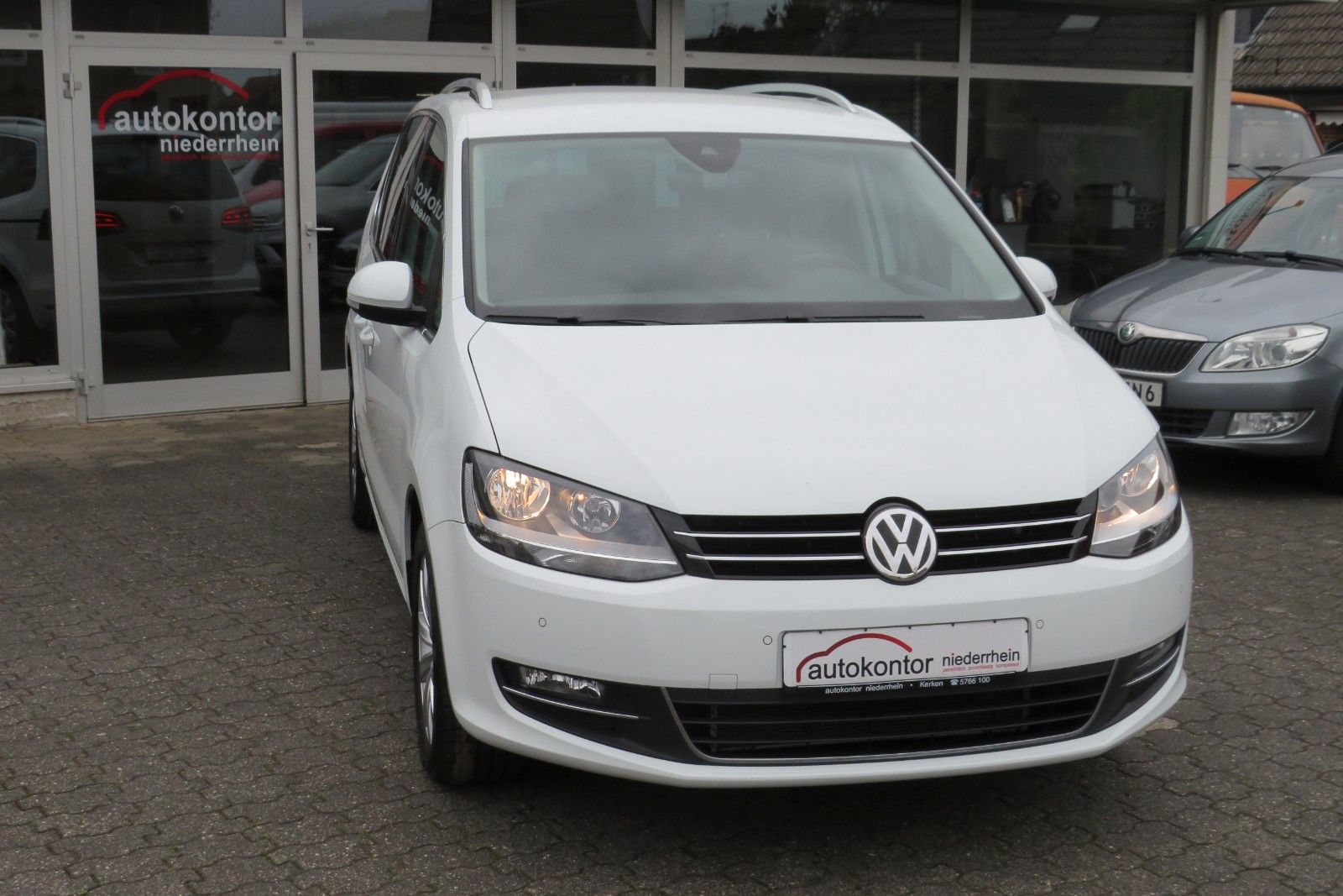 Fahrzeugabbildung Volkswagen Sharan Highline 7-SITZE AHK NAVI ACC 1.HAND