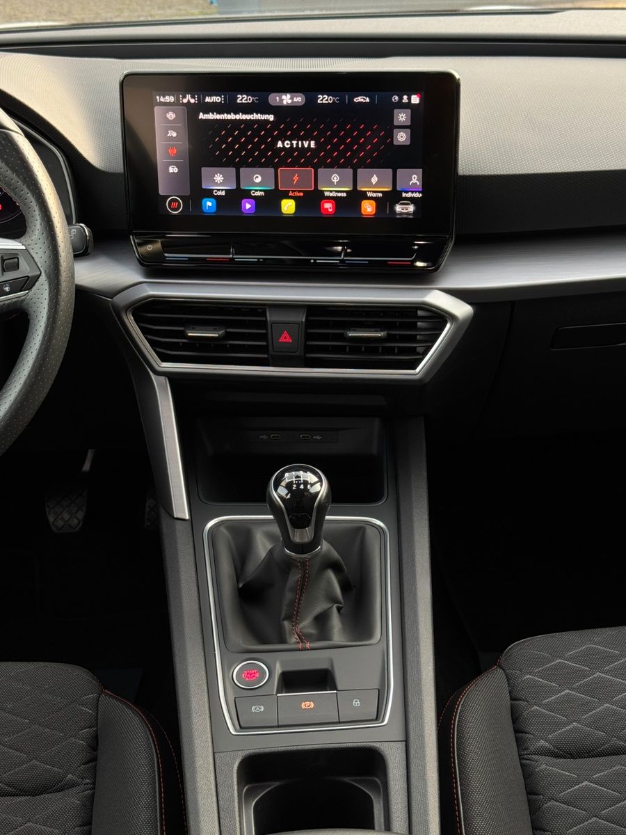 Fahrzeugabbildung SEAT Leon 1.5 TSI FR ACC LED VC SHZ LHZ Kam Ambiente