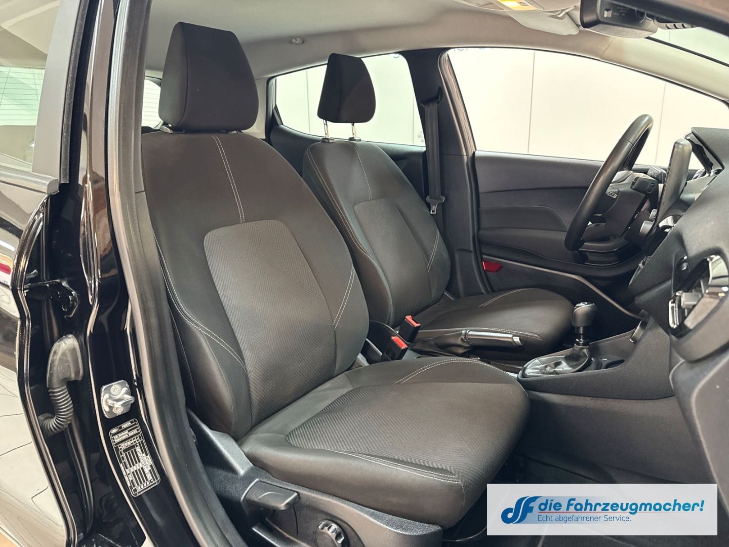 Fahrzeugabbildung Ford Fiesta Cool & Connect Navi LED Blendfreies Fernl