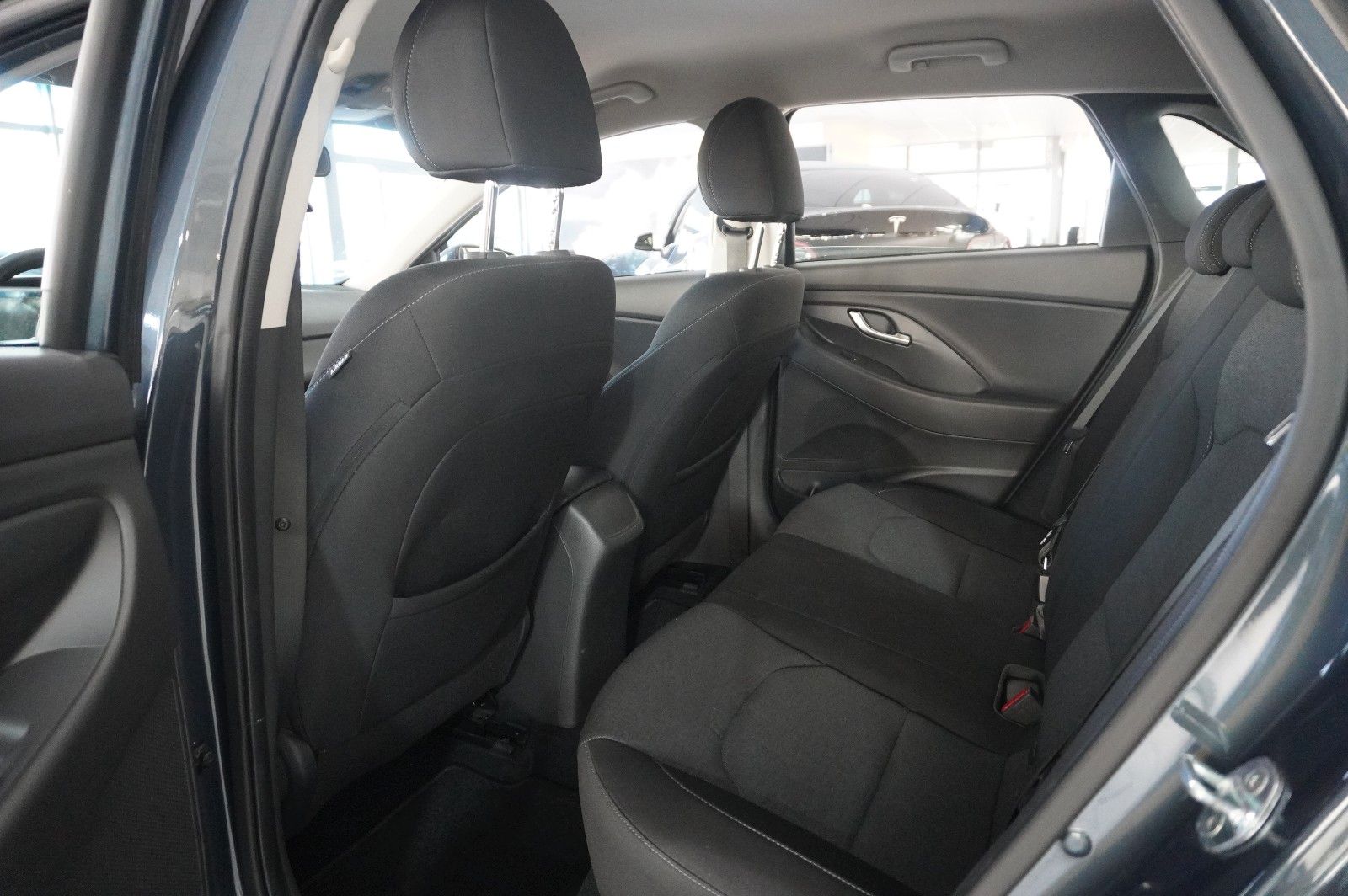 Fahrzeugabbildung Hyundai i30 1.5 T-GDI PURE NAVI/LED/KAMERA/SPORT/SH/AHK