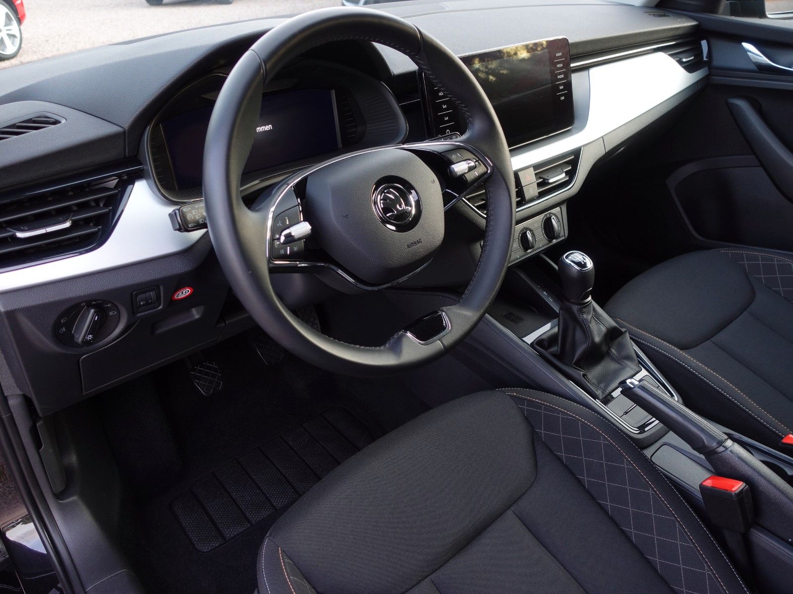 Fahrzeugabbildung SKODA Scala 1.0 TSI 81kW Ambition Business/LED/Navi/..