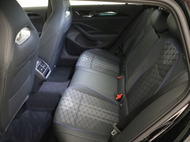 Passat Variant R-LINE TDI DSG+AHK+NAVI+LED MATRI