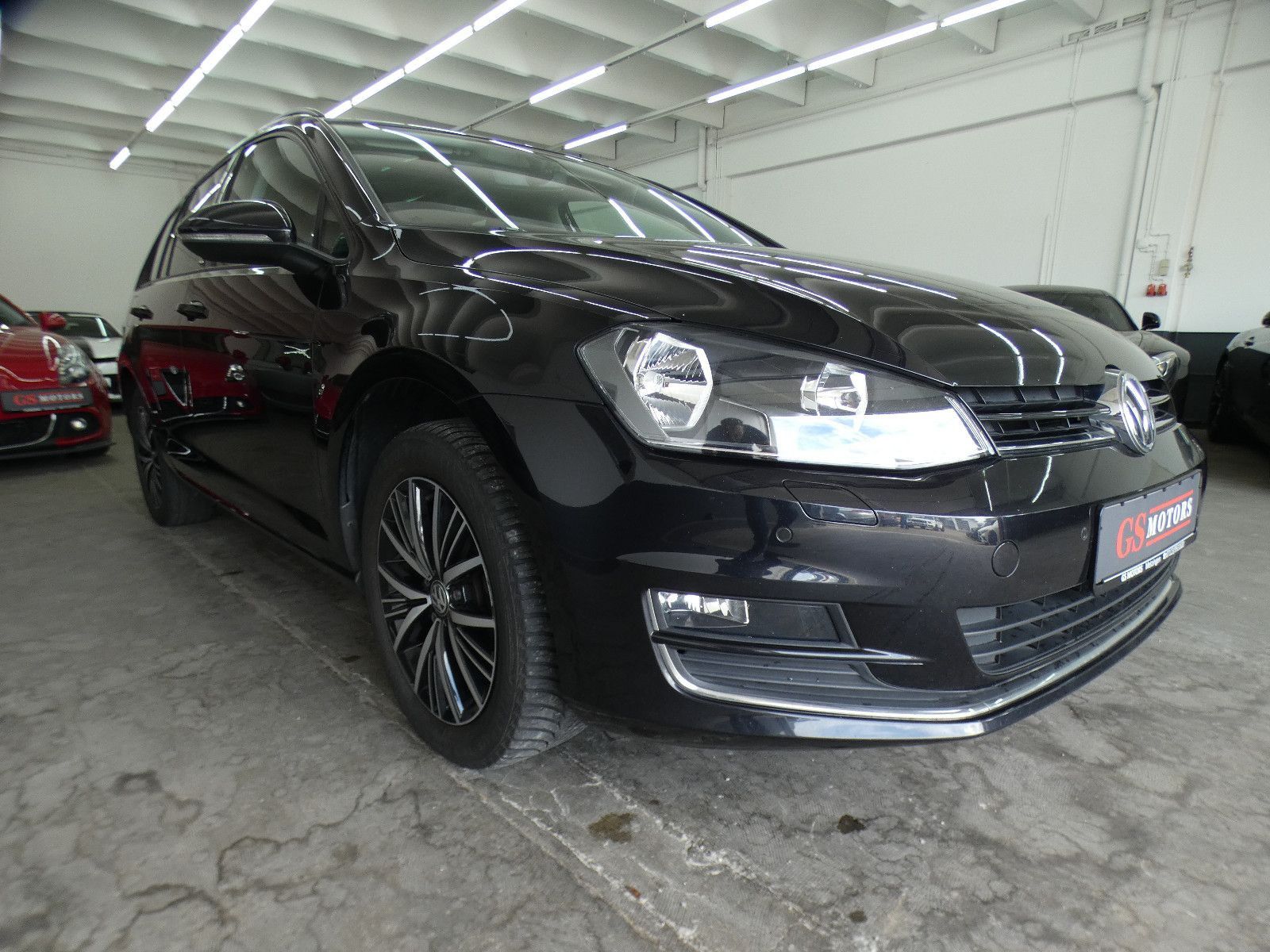 Volkswagen Golf - 1