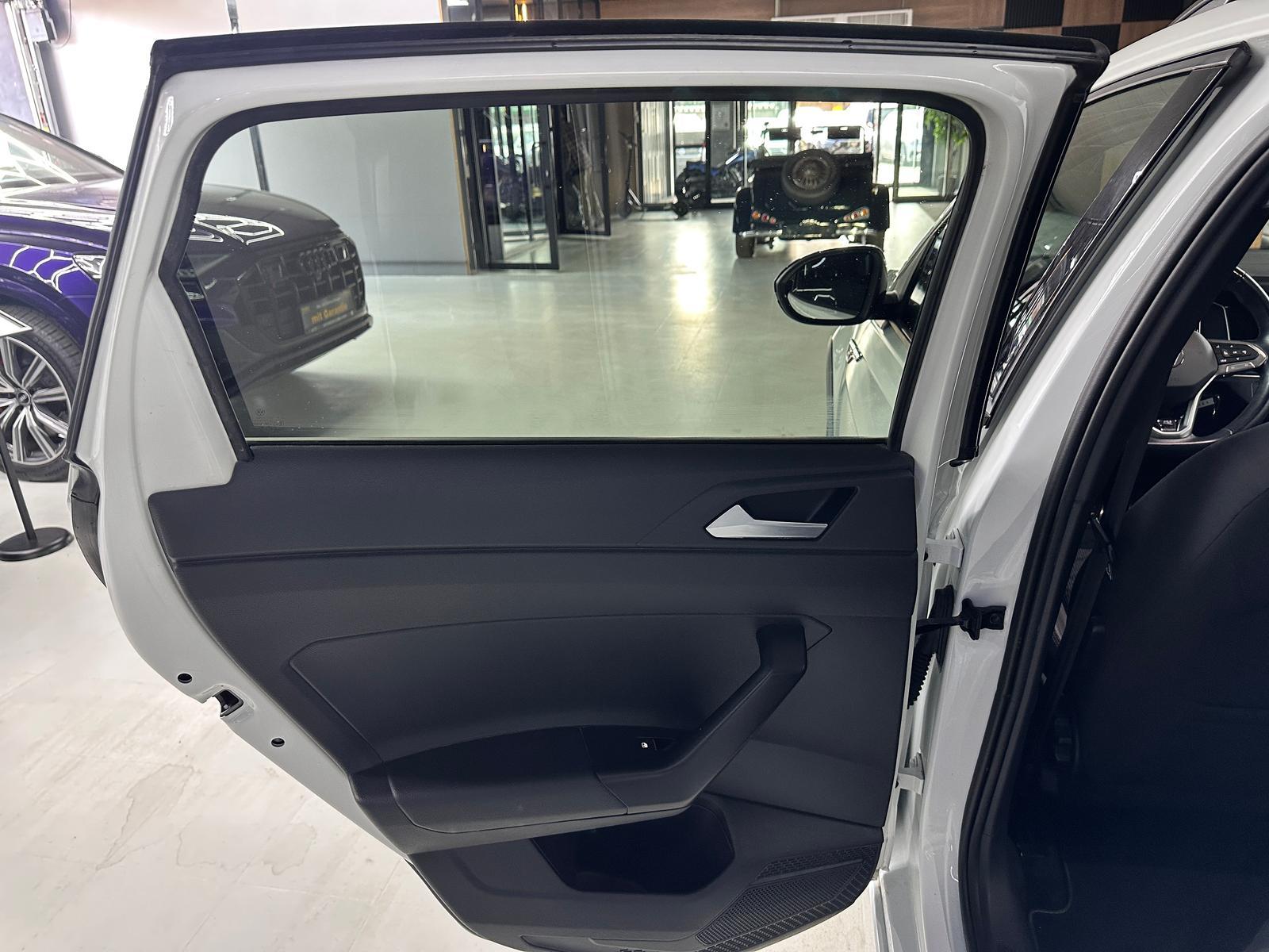 Volkswagen Taigo R-Line 1.0 TSI CARPLAY/NAVI/IQ.LIGHT, миниатюра 24