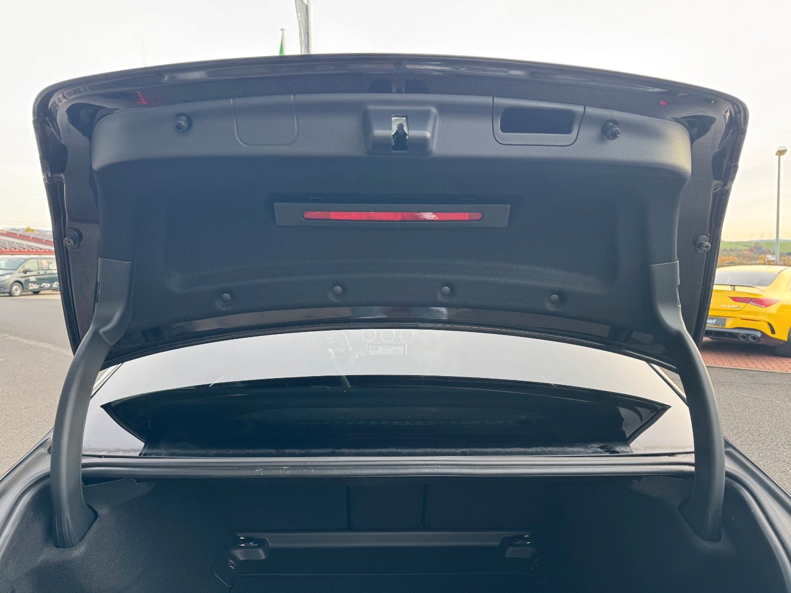 Fahrzeugabbildung Mercedes-Benz C 220d Avantgarde+Pano+HUD+RFK+TotW+AmbiPrem