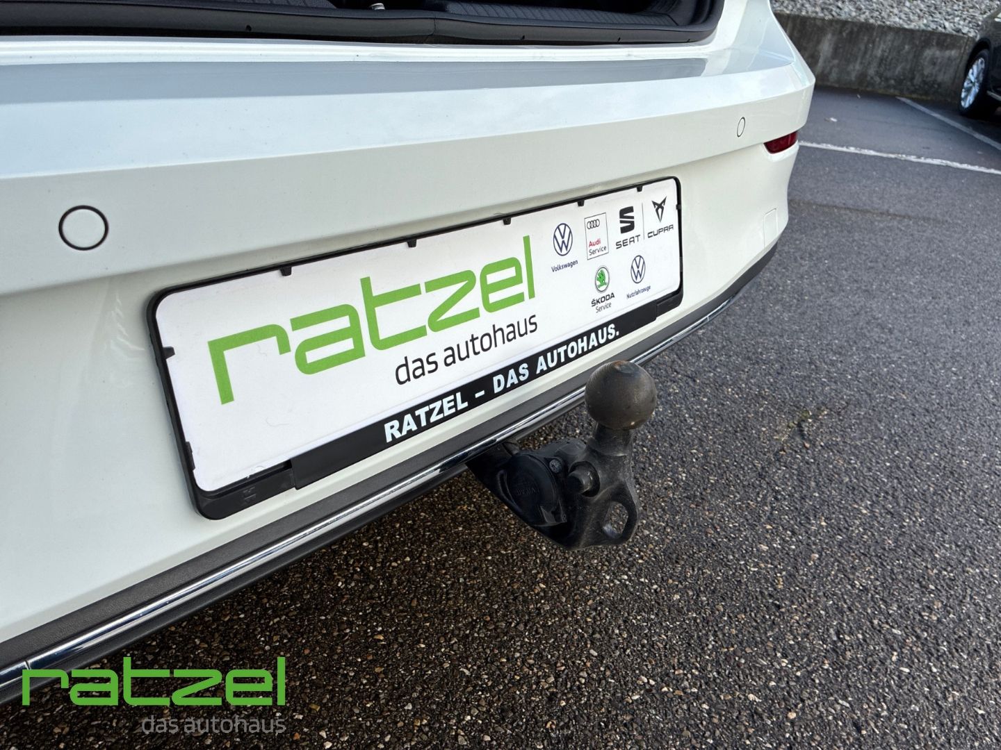 Fahrzeugabbildung Volkswagen Golf VIII GTE eHybrid 1.4 AHK Navi RFK Matrix LE