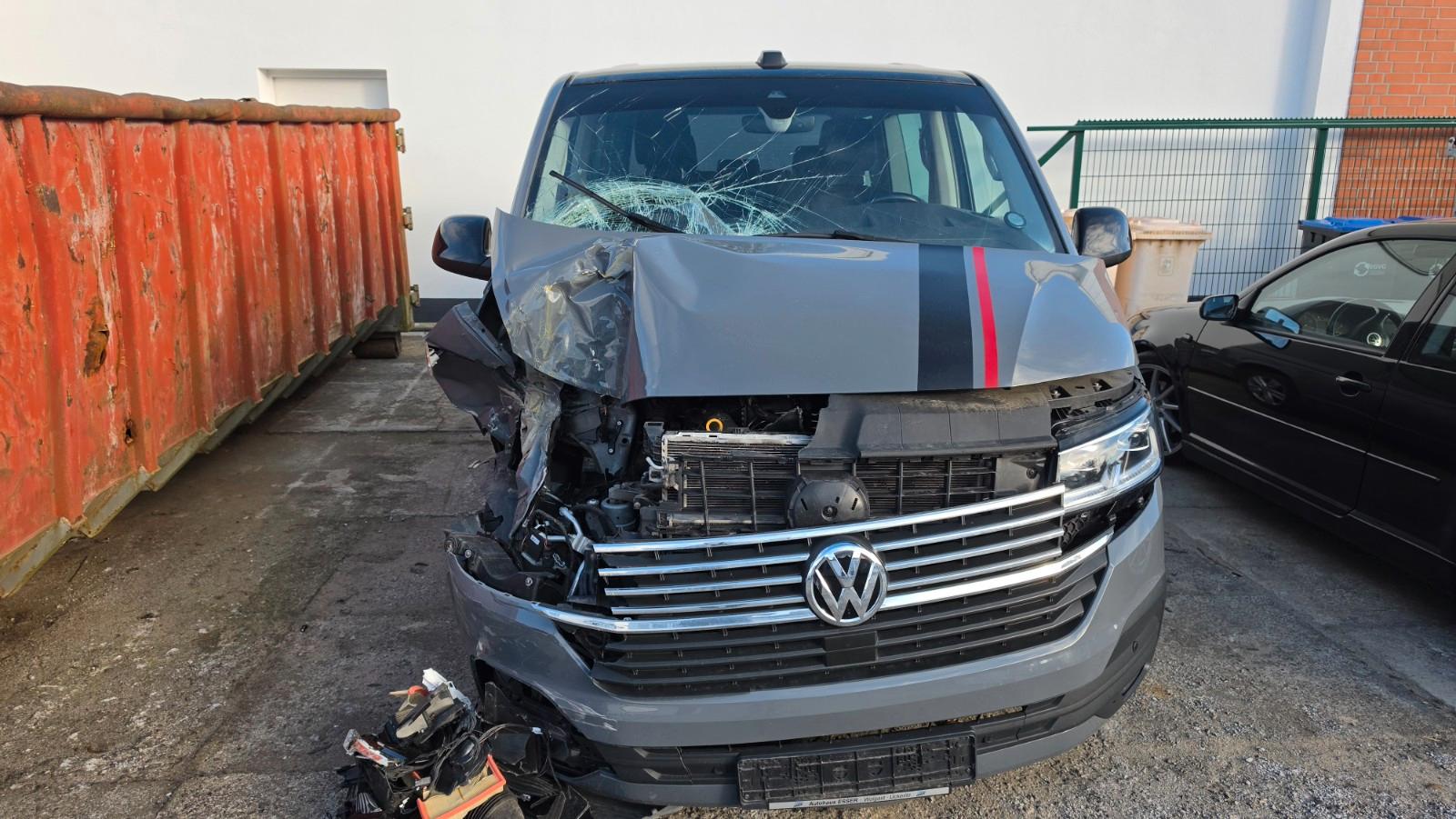 Volkswagen T6.1 Multivan Edition, LED, Sthz, AHK, Unfall