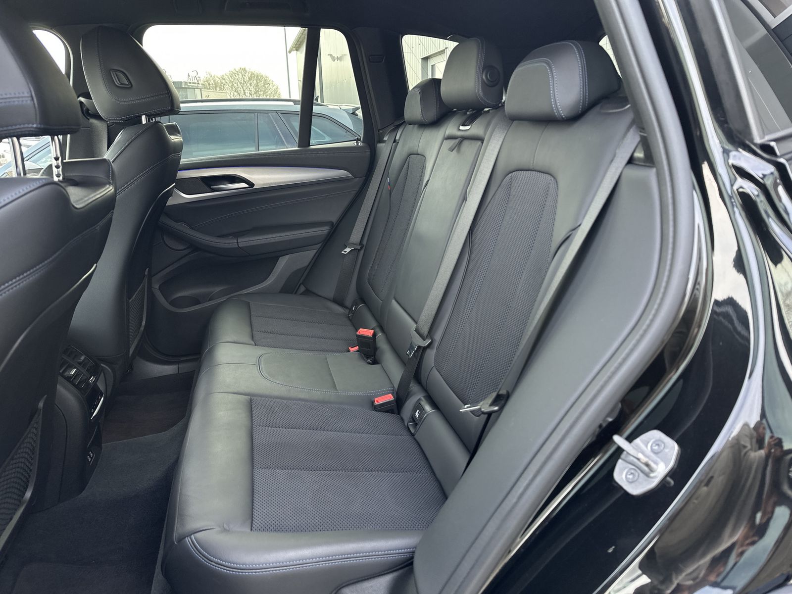 Fahrzeugabbildung BMW X3 M40i NAV+LED+HEAD-UP+ACC+WLAN+DAB+360°+H&K+PP
