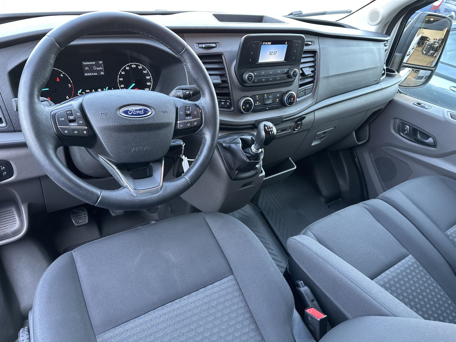 Fahrzeugabbildung Ford Transit 350 L2H2 9-Sitzer CARPLAY+DAB+BLUETOOTH