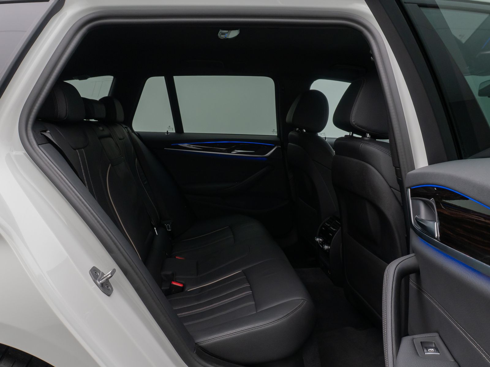 Fahrzeugabbildung BMW 530d xD M Sport DAB Kamera HUD Laser 4*Klima 19"