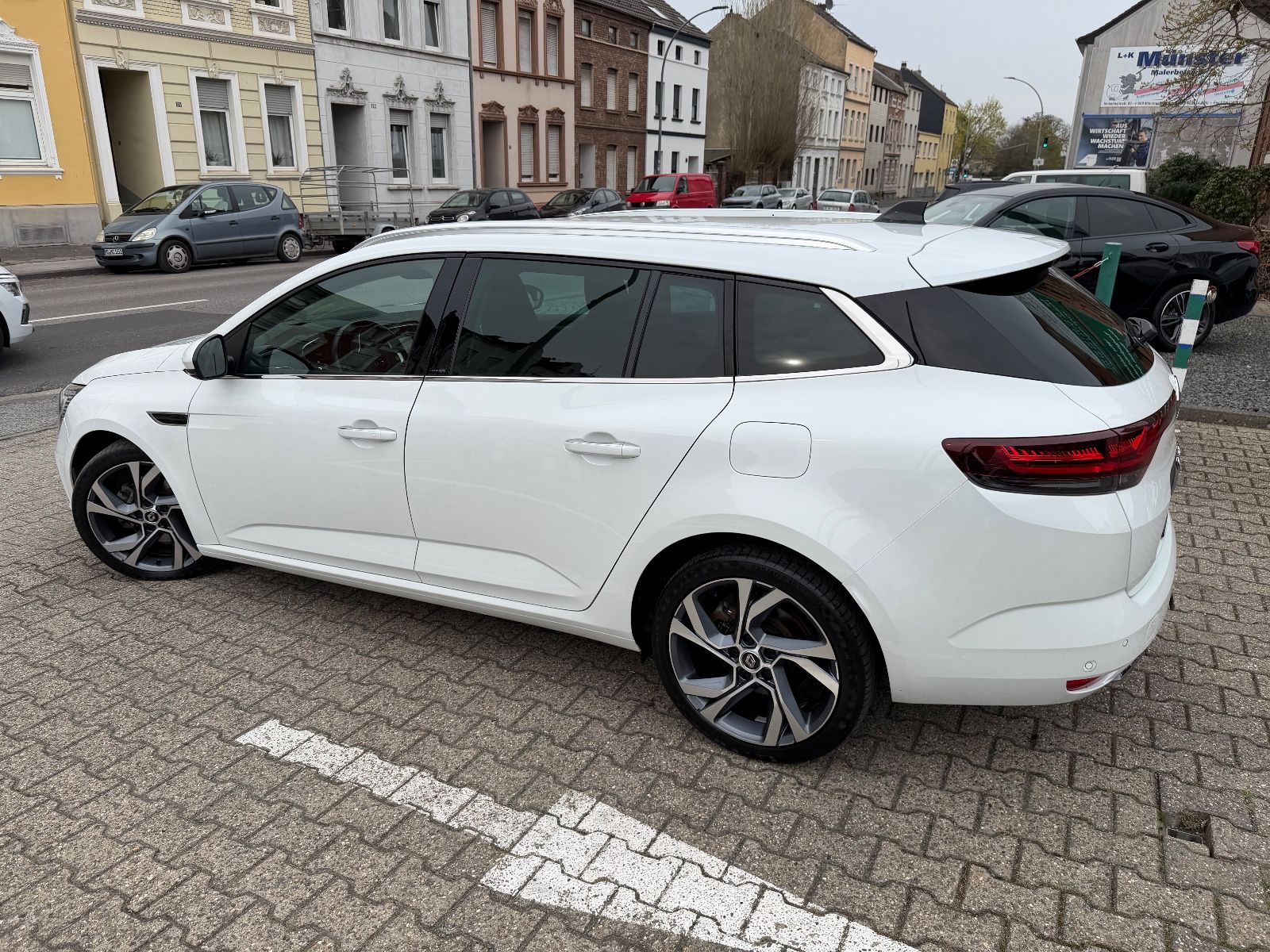 Fahrzeugabbildung Renault Megane IV Grandtour R.S. LINE 1-HD NAVI LED BOSE