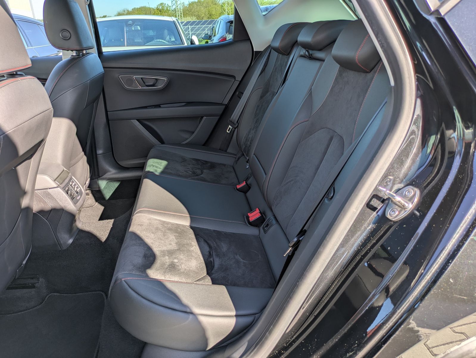 Fahrzeugabbildung SEAT Leon 1.4 TSI FR SCHIEBE-GLAS*KAMERA*LED*DAB*TEMP