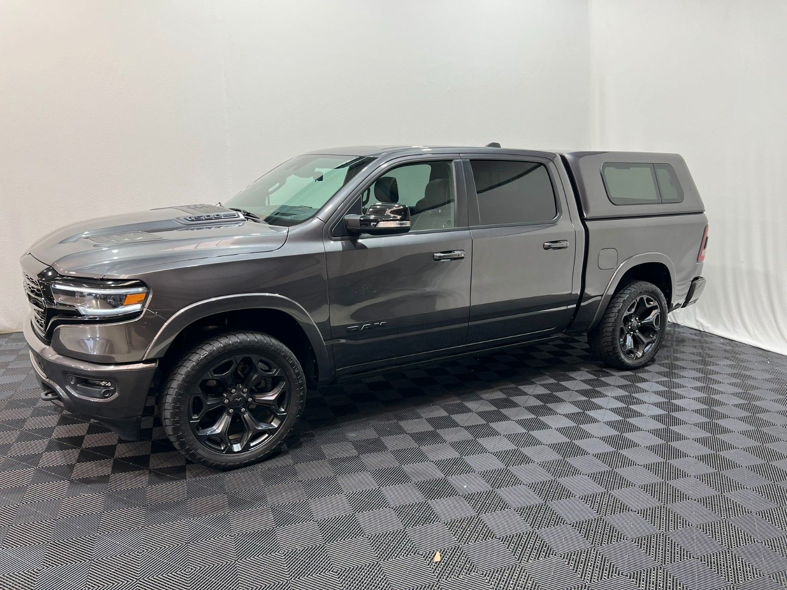Fahrzeugabbildung Dodge RAM  1500 LIMITED NIGHT CREW CAB 4X4 *MFT*