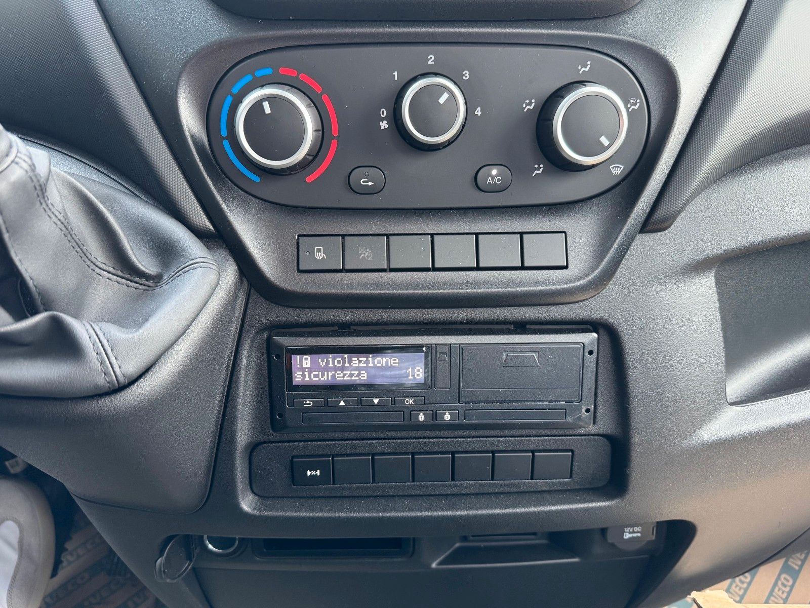 Fahrzeugabbildung Iveco Daily 70C18 H 3.0L *R3.450mm*AHK*Kamera*Sperre*