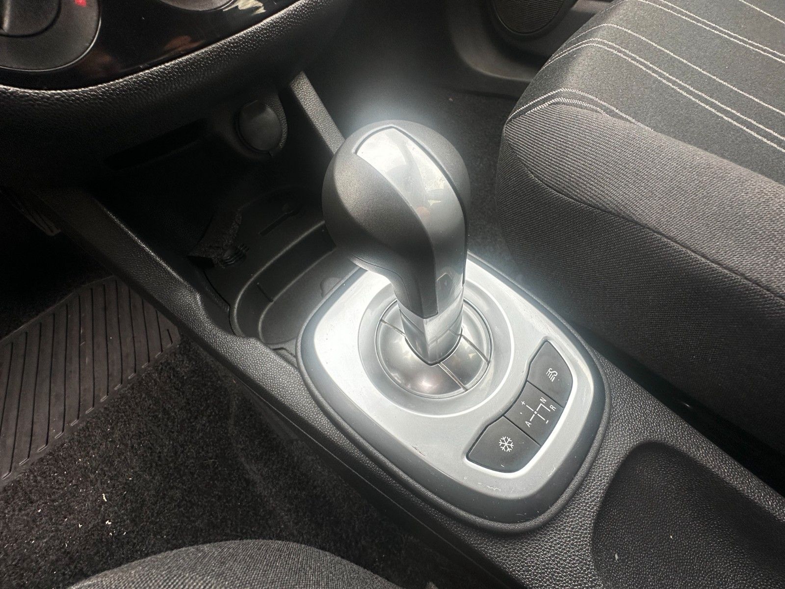 Fahrzeugabbildung Opel Corsa D Edition Automatik, Klima