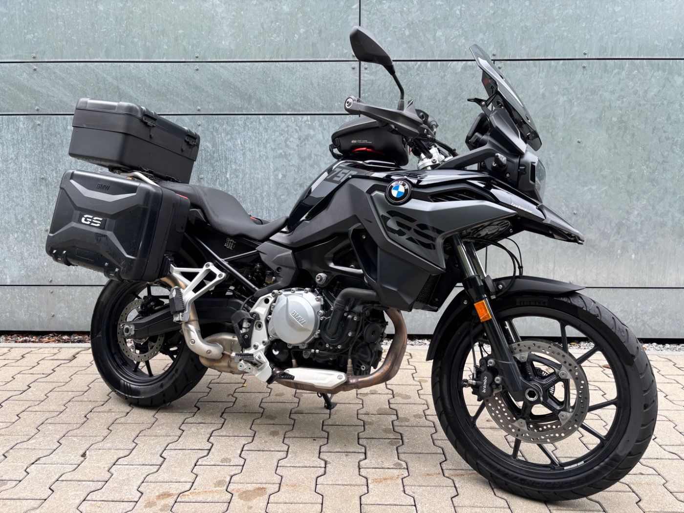 Fahrzeugabbildung BMW F 750 GS Triple Black 3 Pakete Tieferlegung Koff