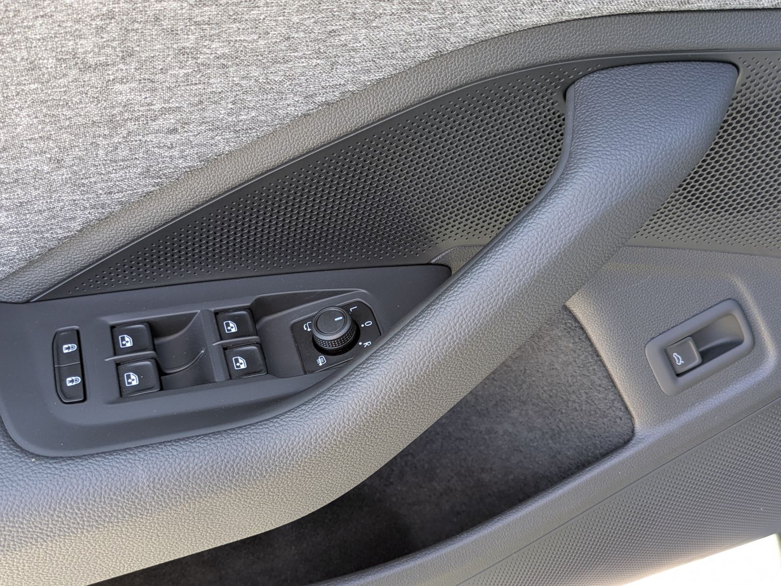 Fahrzeugabbildung SKODA Superb 2.0 TDI 4x4 Selection MATRIX*AHK*PANO*19"