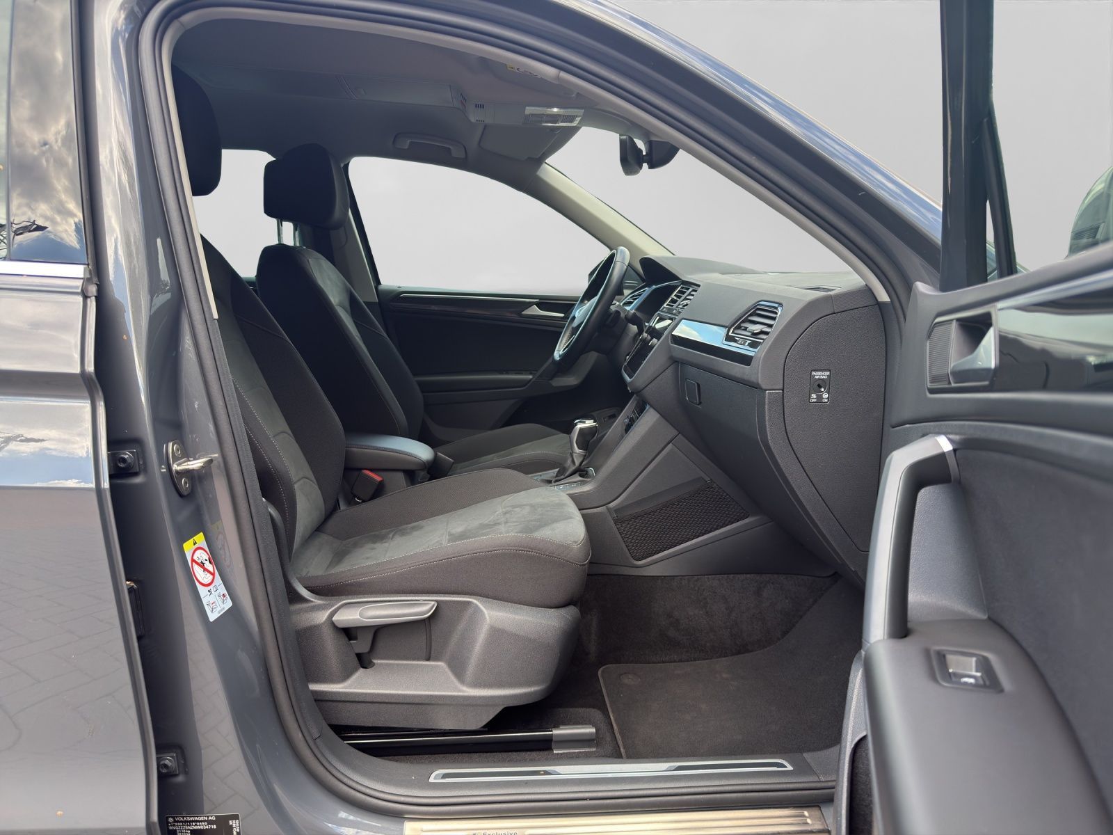 Volkswagen Tiguan 1.5 TSI DSG ELEGANCE LM19 NAVI AHK STANDH foto 4