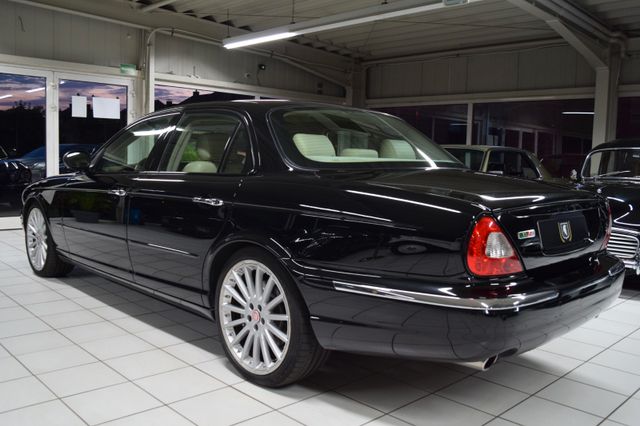 Fahrzeugabbildung Jaguar XJR X350/Schwarz mit beige/Bestzustand