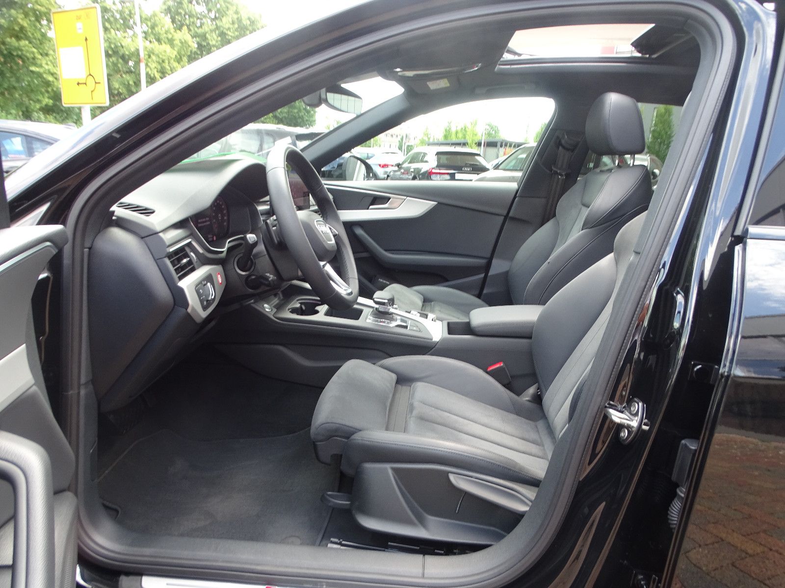 Audi A4 Avant 45 S-Line BLACK ACC AHK PANO MATRIX foto 11