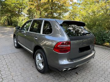 Porsche Cayenne - 8