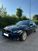 BMW 320i Advantage Aut Navi 19 Zoll - BMW 3 Series in Frankfurt (Main)