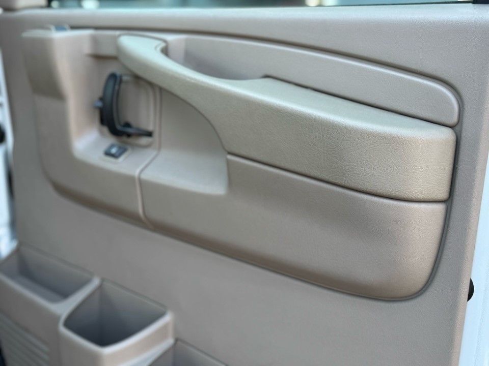Fahrzeugabbildung Chevrolet Express Chevy Van Regency 5.3 V8 GMC Savana