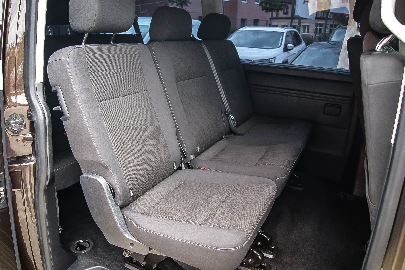 Fahrzeugabbildung Volkswagen T6 Caravelle lang 2.0 TDI DSG 9-Sitze NAVI XENON